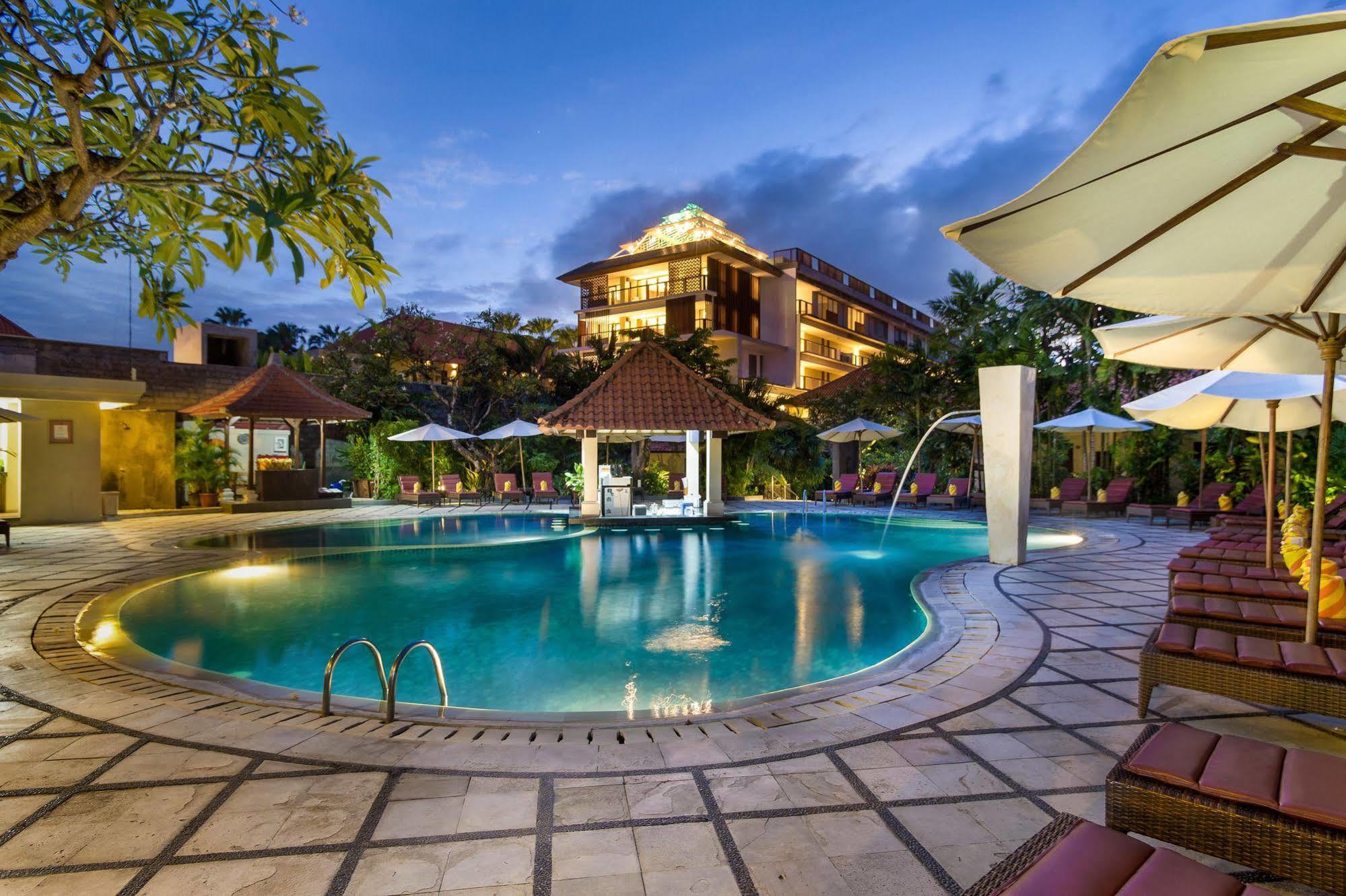 Puri Raja Hotel Legian Exterior foto