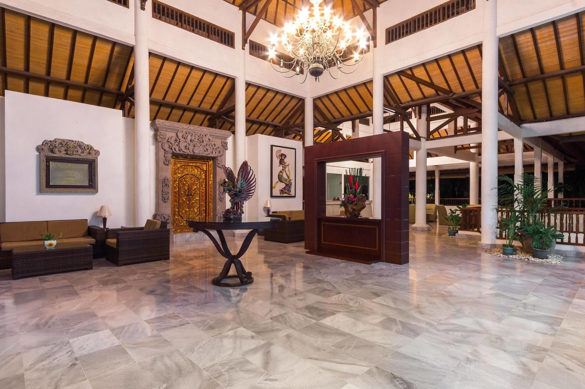 Puri Raja Hotel Legian Exterior foto
